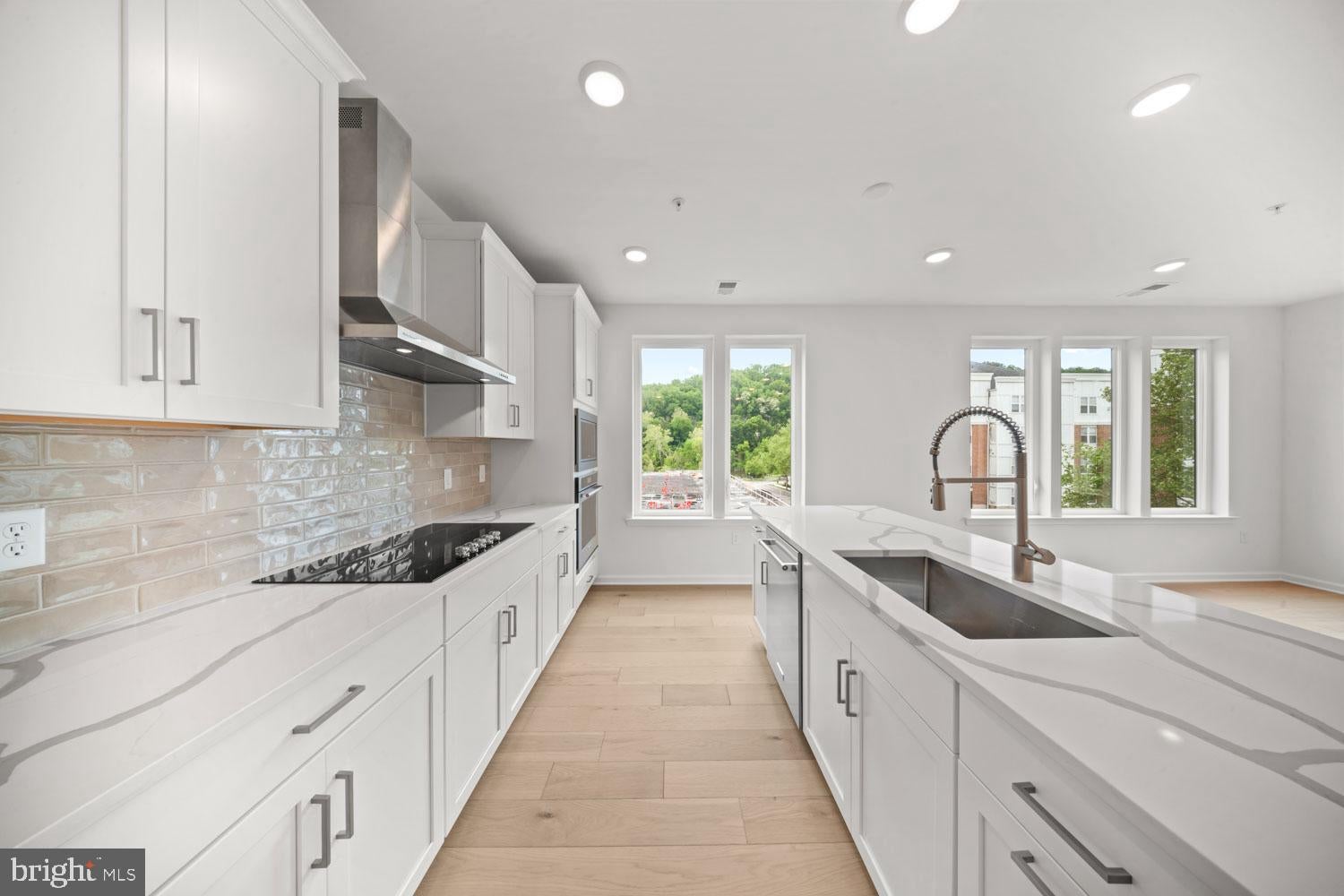 431 WASHINGTON STREET 2113 LEWIS