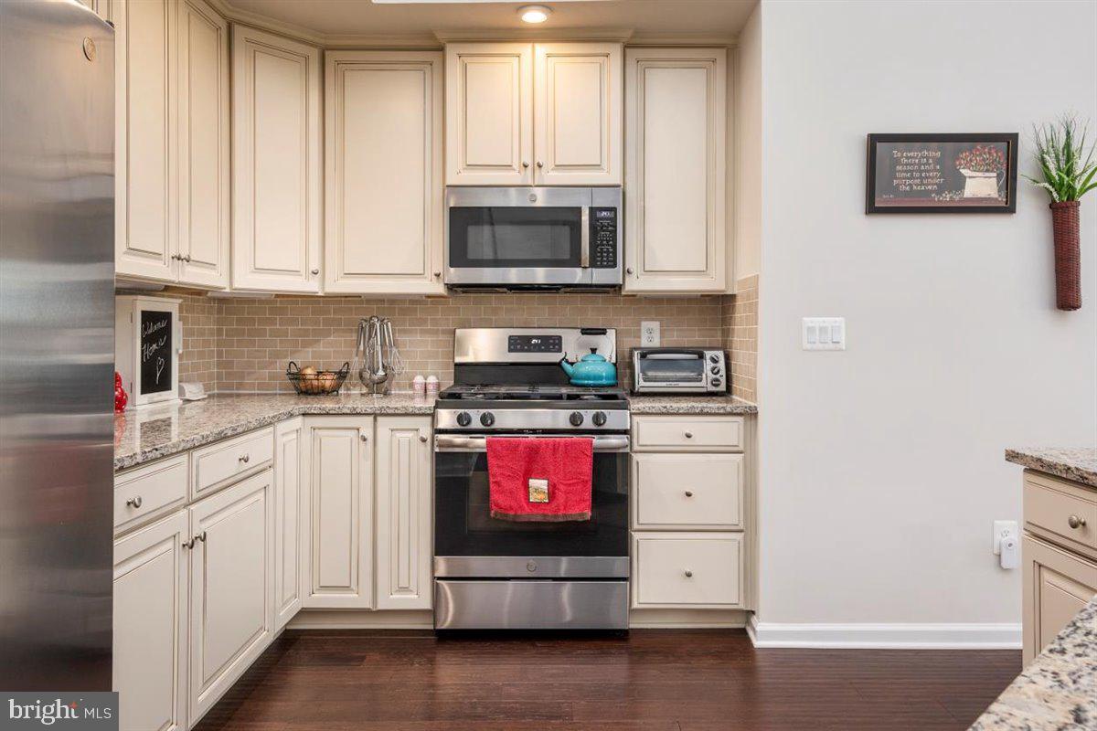 ELLICOTTS RETREAT - Residential