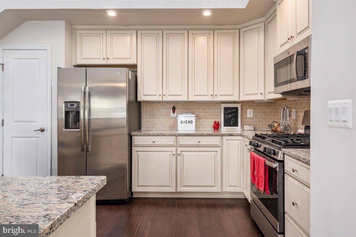 ELLICOTTS RETREAT - Residential