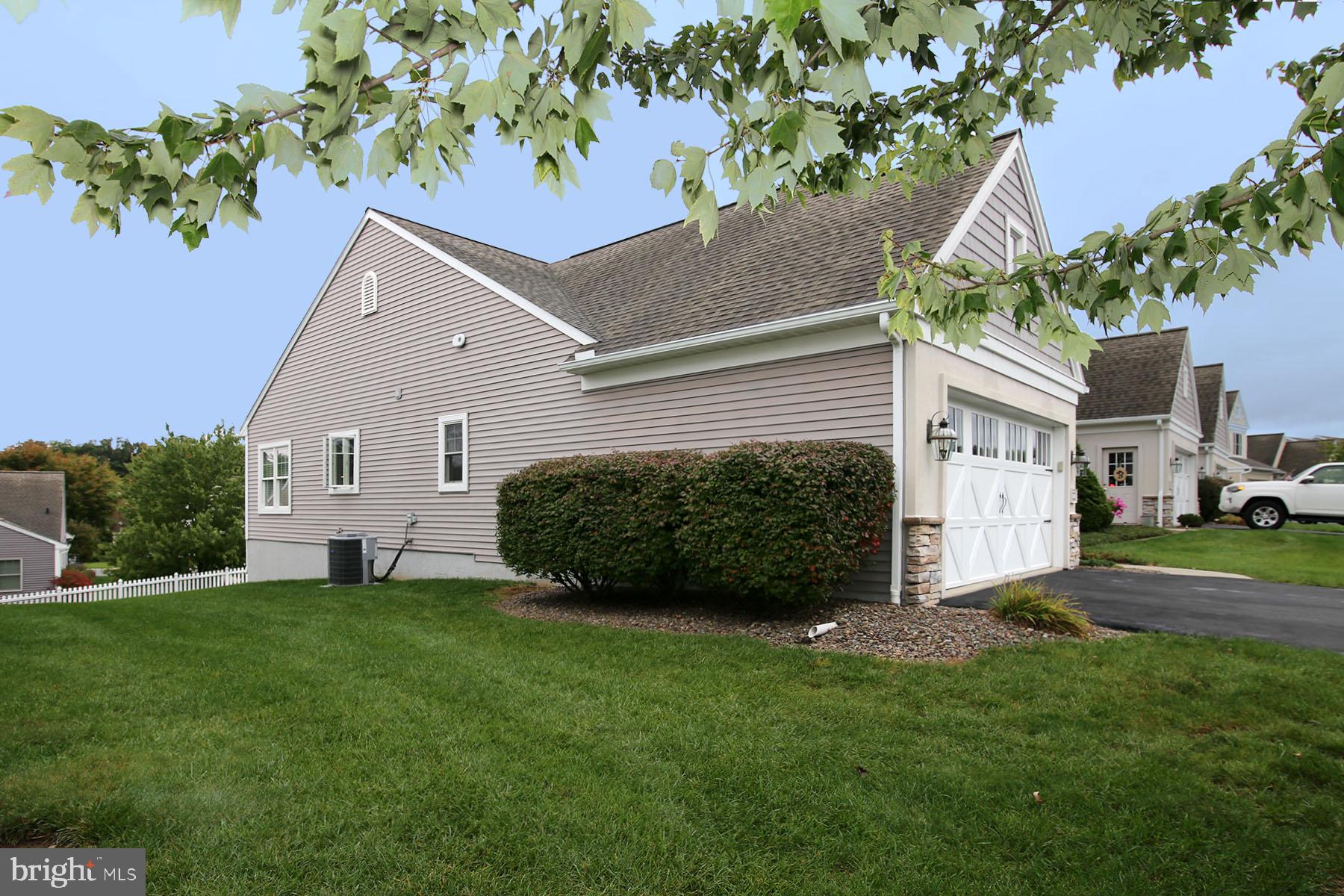 1040 ENGLISH DRIVE