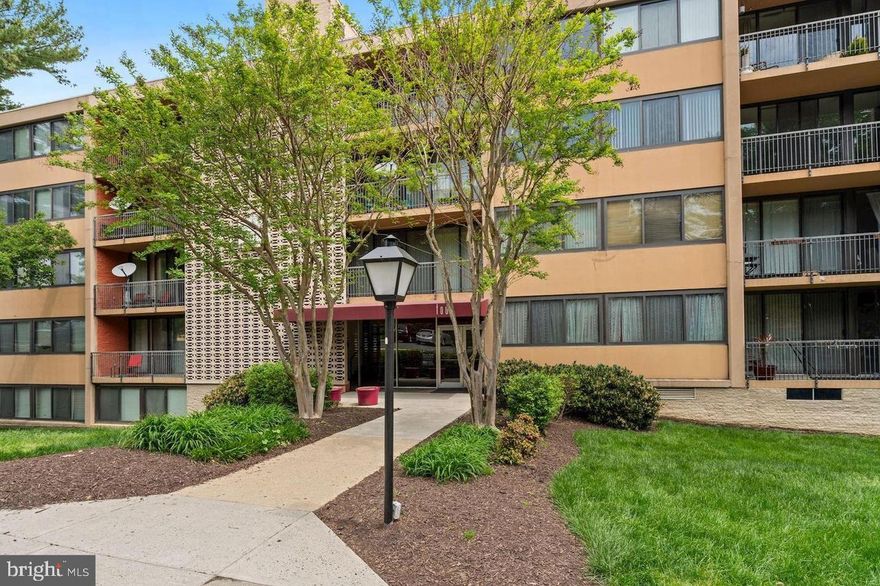 This bright and spacious home is packed with upgrades, including: newly tiled bathrooms, modern kitchen cabinetry, granite countertops, stainless steel appliances, upgraded flooring throughout, stylish light fixtures, and refreshed outlets. Enjoy a wall of windows in the living room and step through the sliding glass door onto a private concrete patio with views of mature trees and direct access to lush green space.
Live the resort lifestyle with community amenities such as a swimming pool, tennis and basketball courts, party room, fitness center, and more. All utilities included except electricity—hot water, heat, and gas cooking are covered.