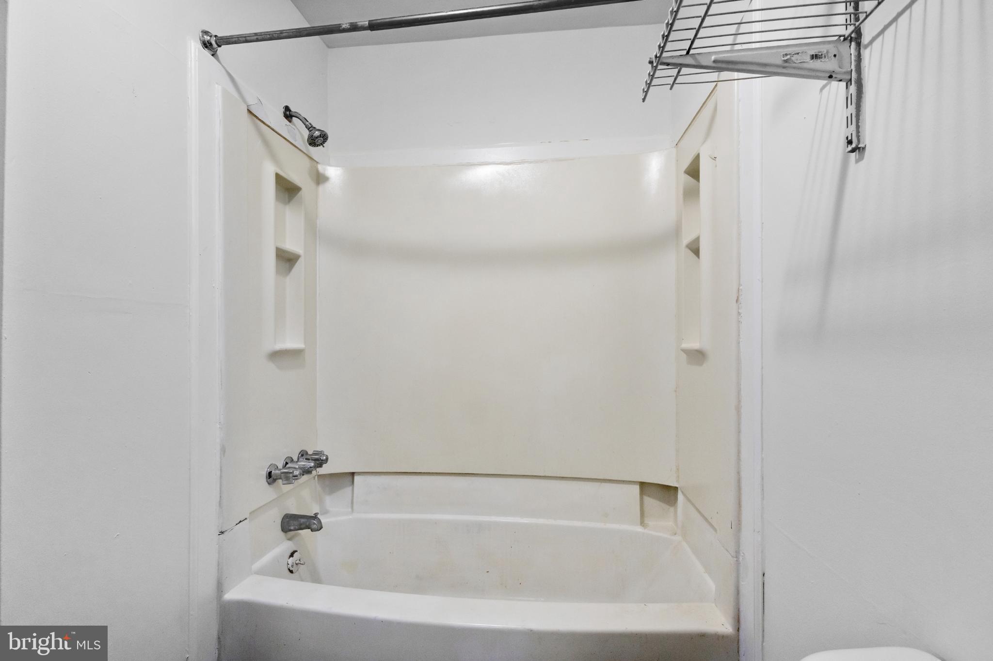 TEMPLE UNIVERSITY - Residential Lease