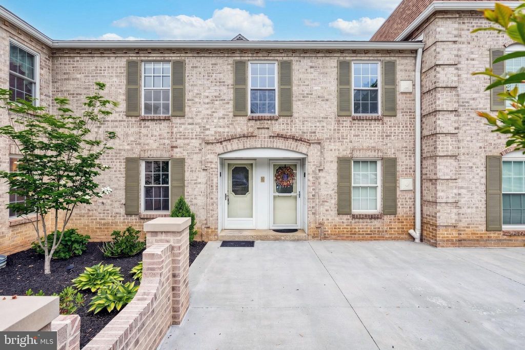 Photo of 1000 Country Club Road #8, YORK, PA 17403 (MLS # PAYK2102604)