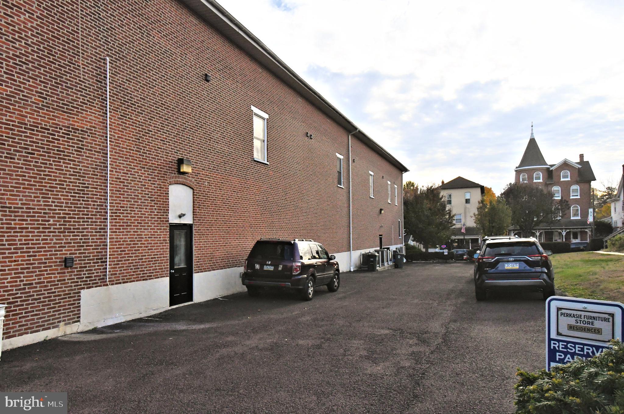 601 W MARKET STREET 100