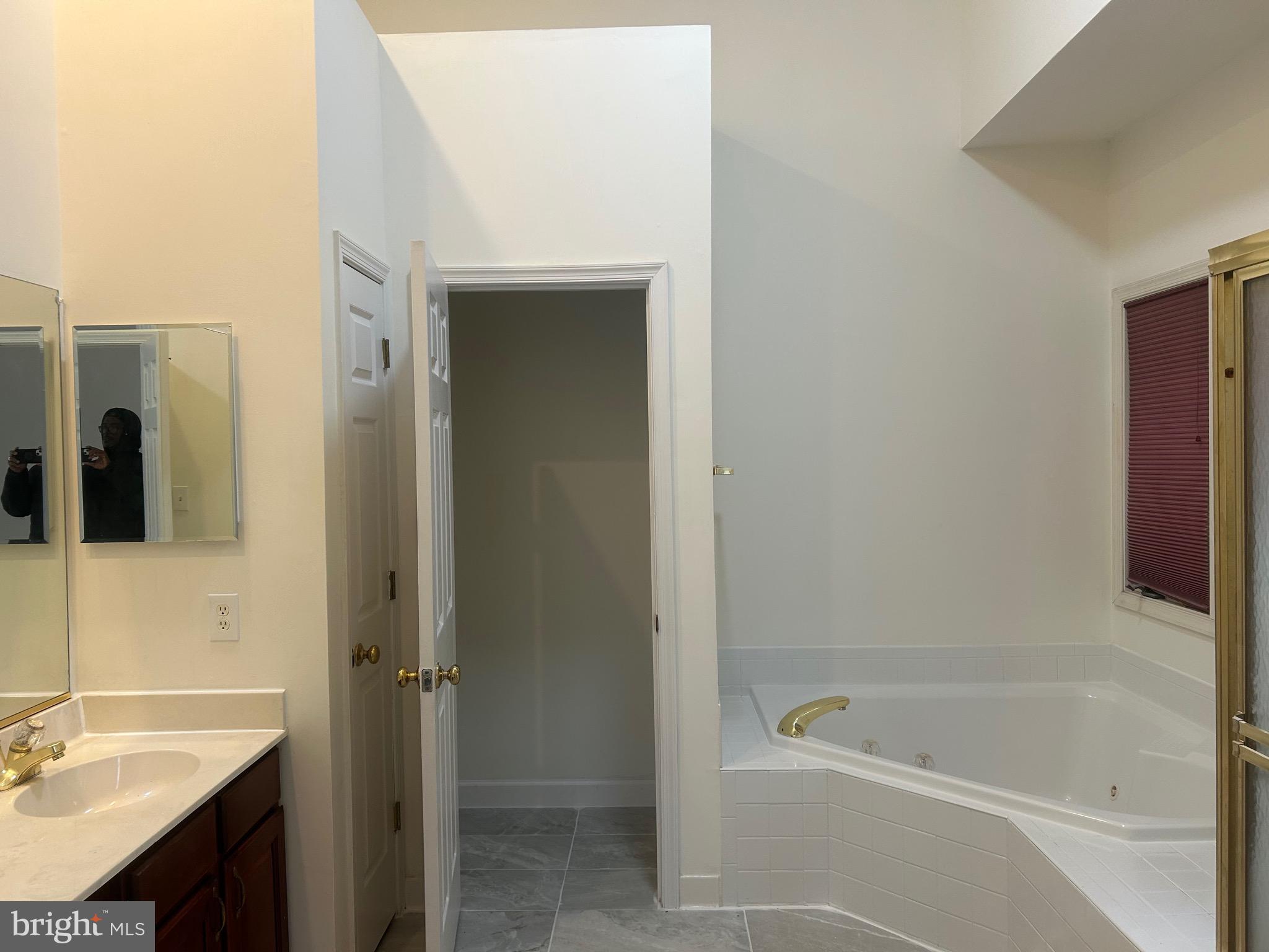 HUNTERS POINTE - Residential