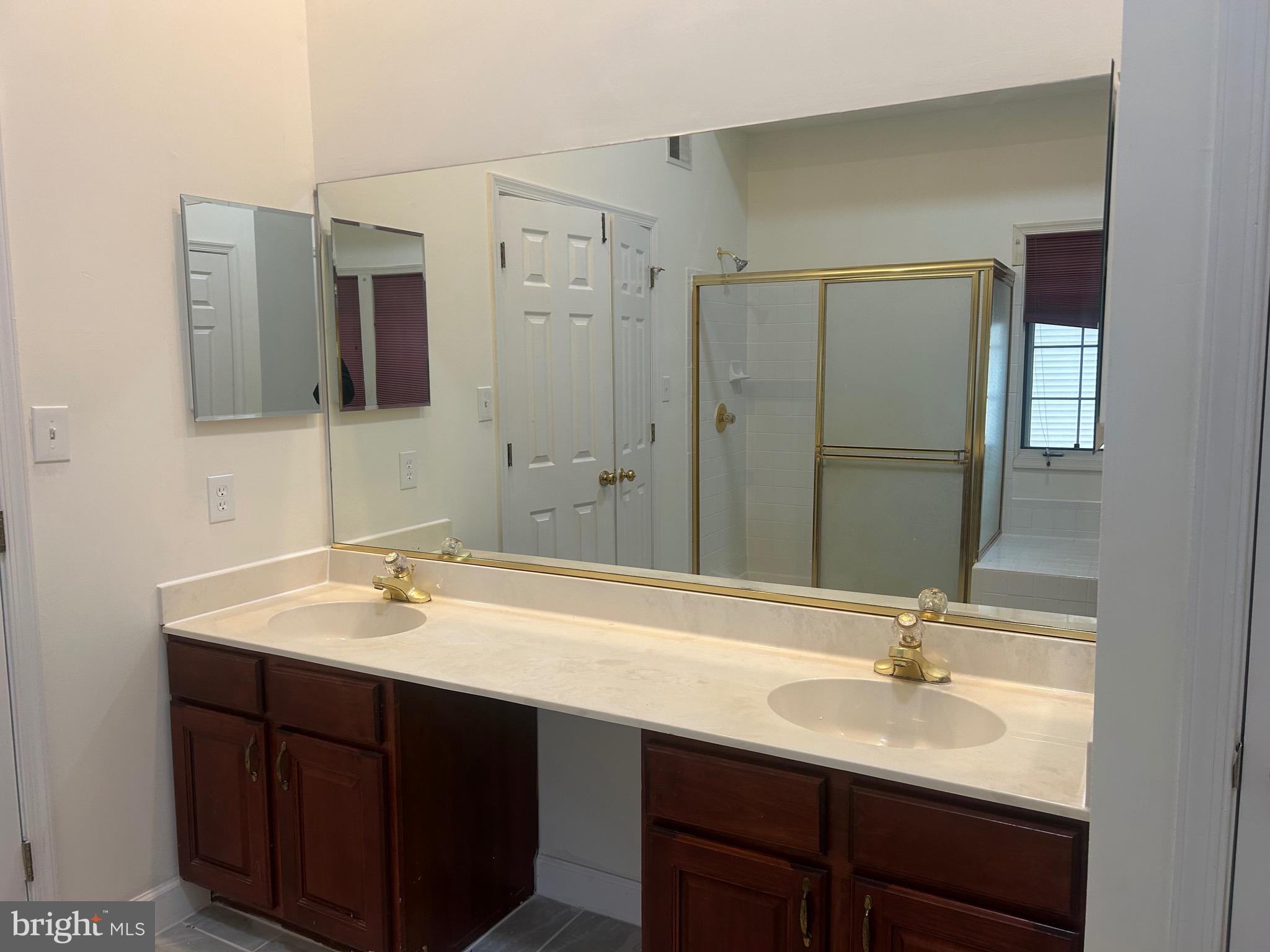 HUNTERS POINTE - Residential