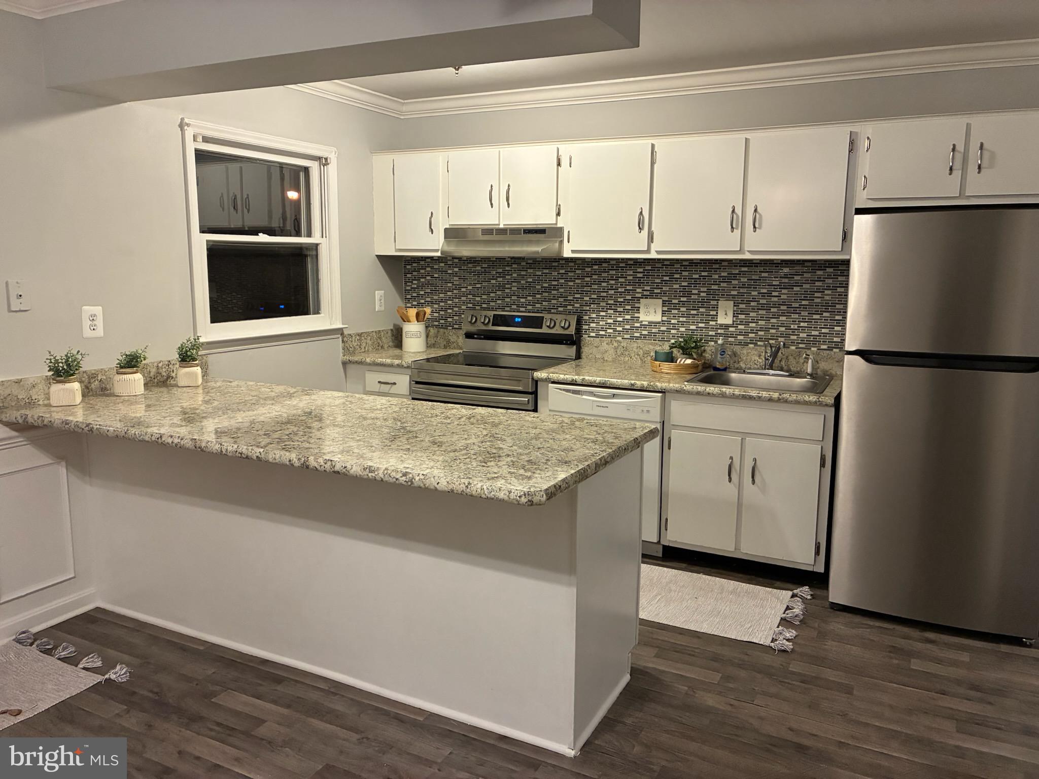 LONDONTOWNE - Residential Lease