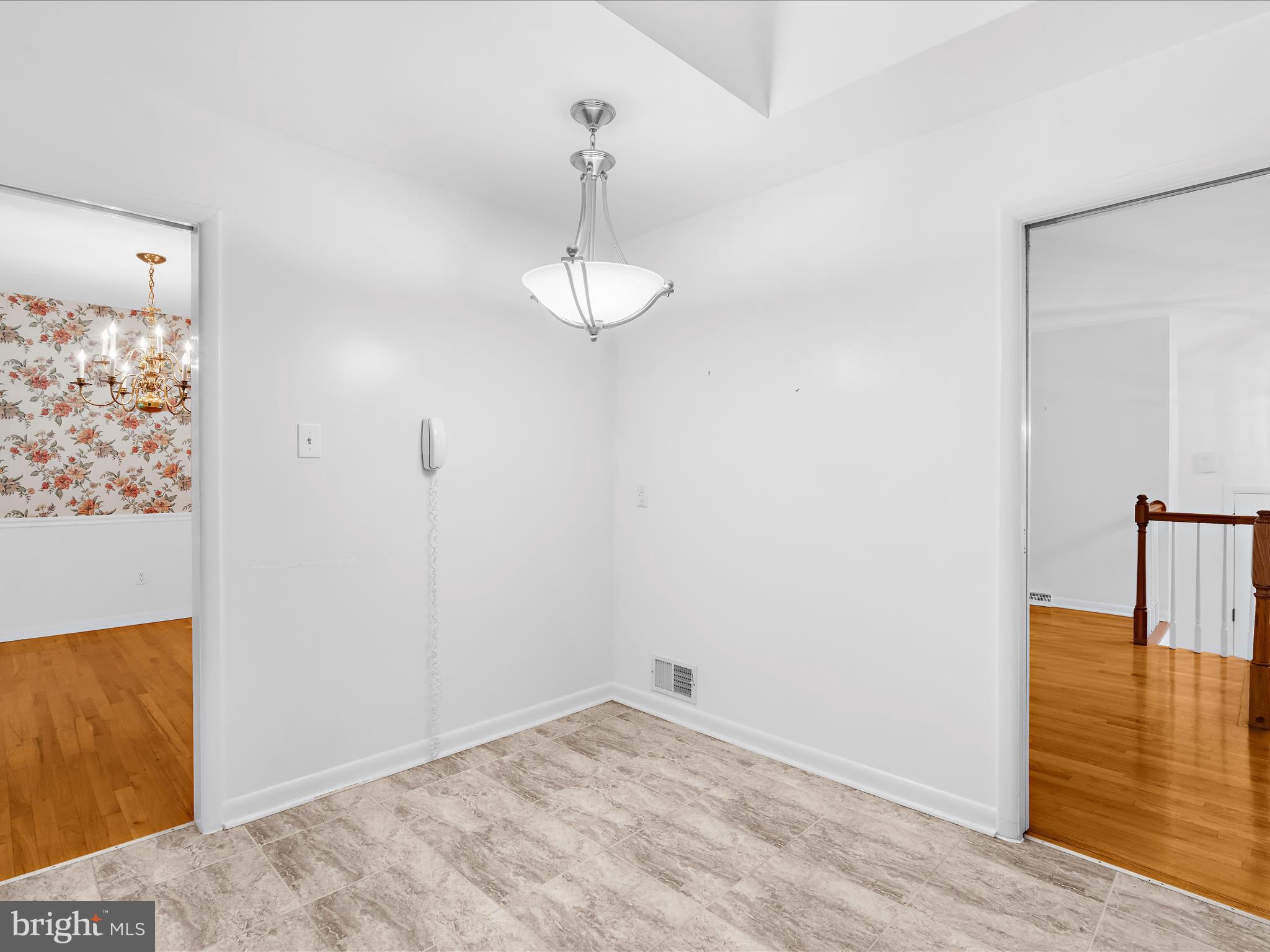 HIDDEN HILLS - Residential