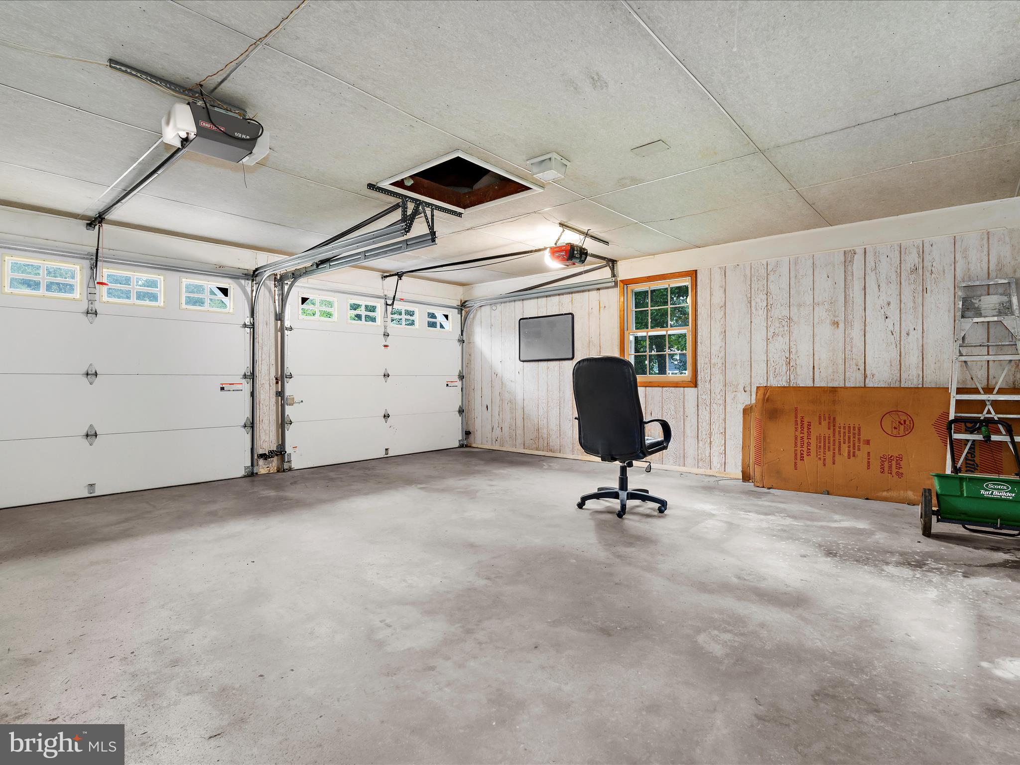 HIDDEN HILLS - Residential