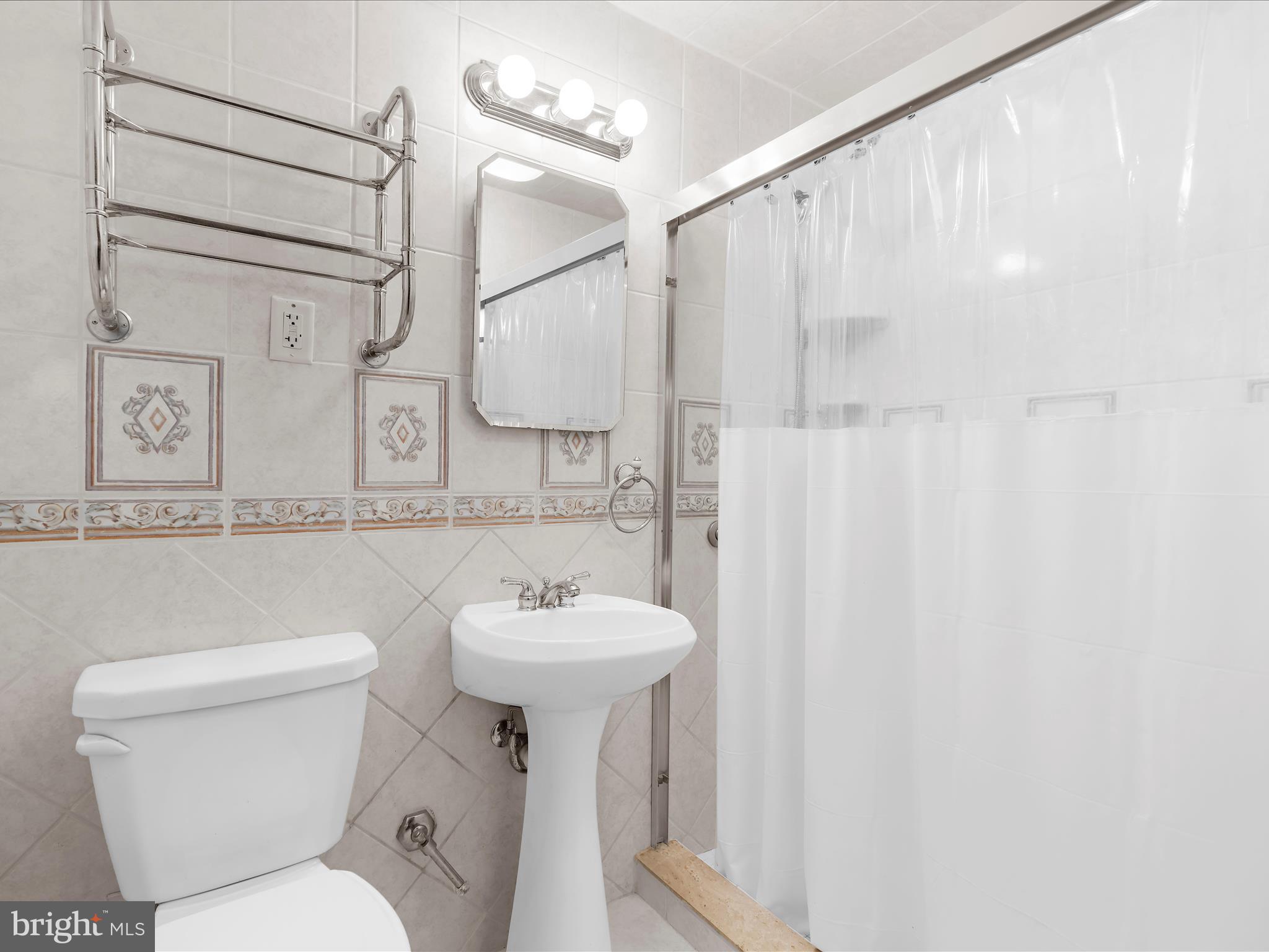 HIDDEN HILLS - Residential