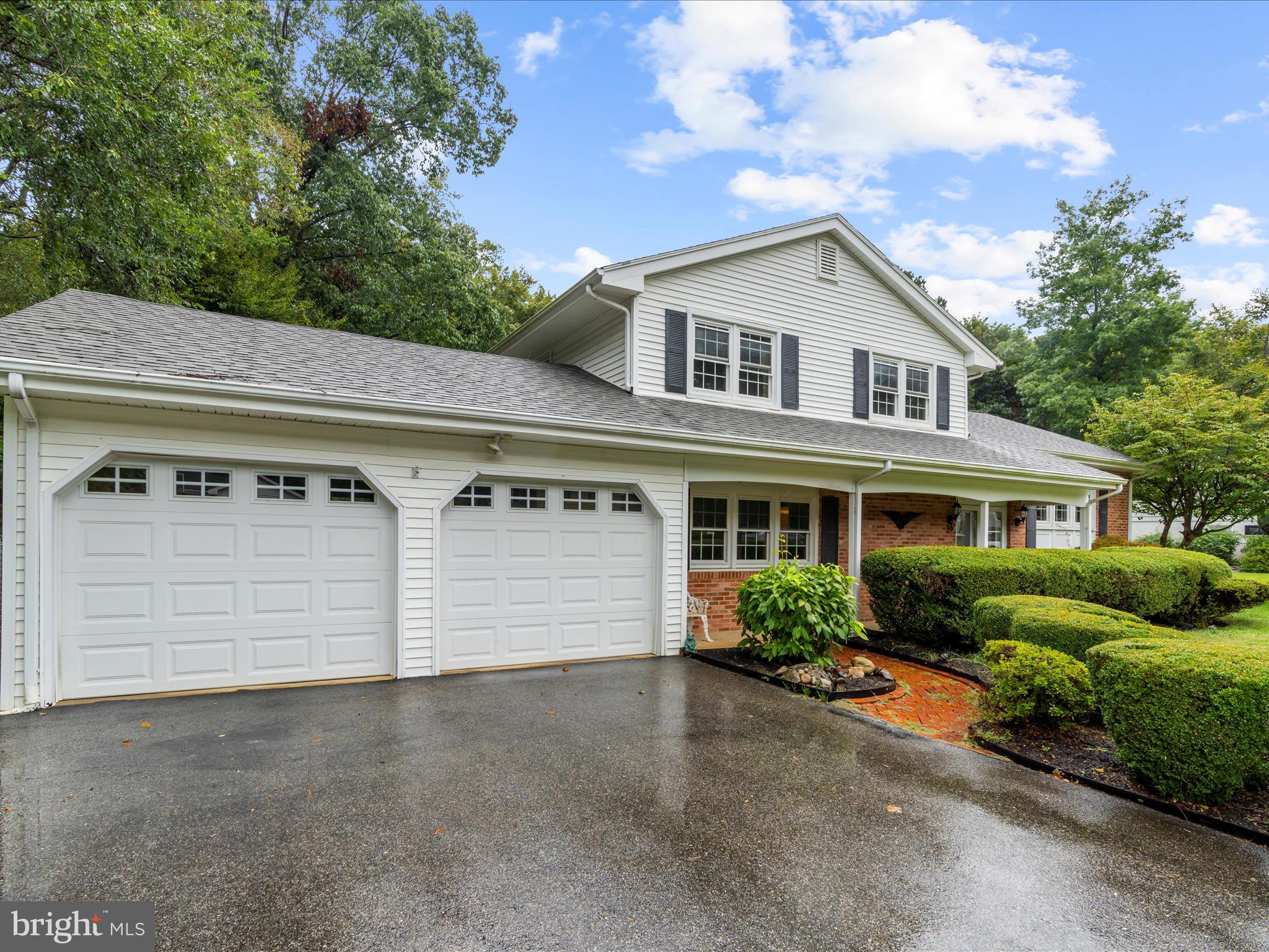 HIDDEN HILLS - Residential