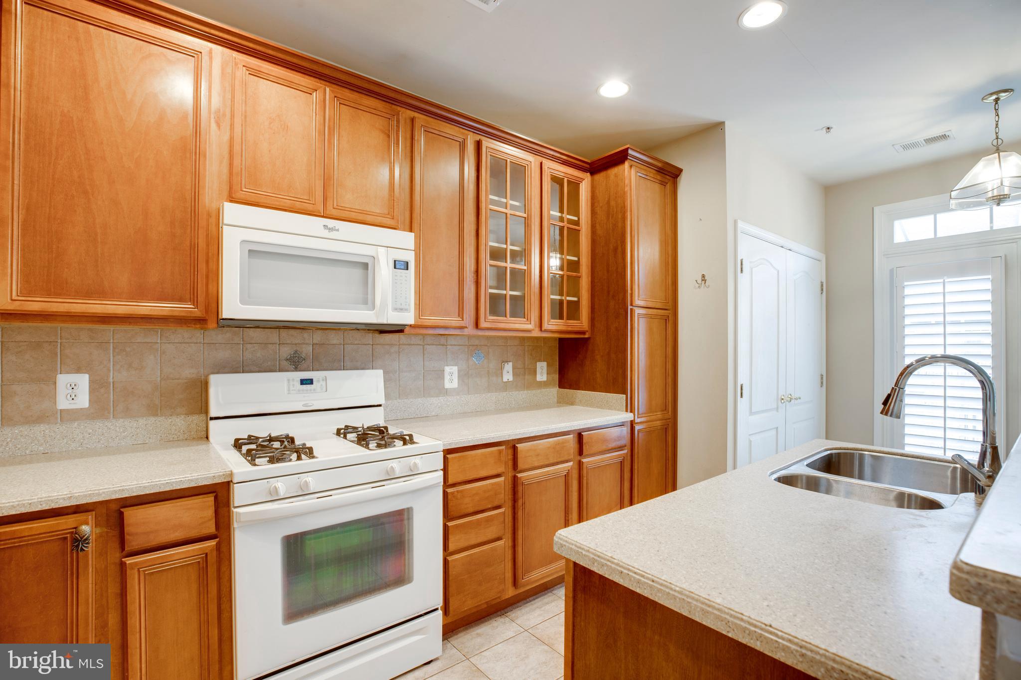 THE TOWNES AT VILLAGE PLACE - Residential