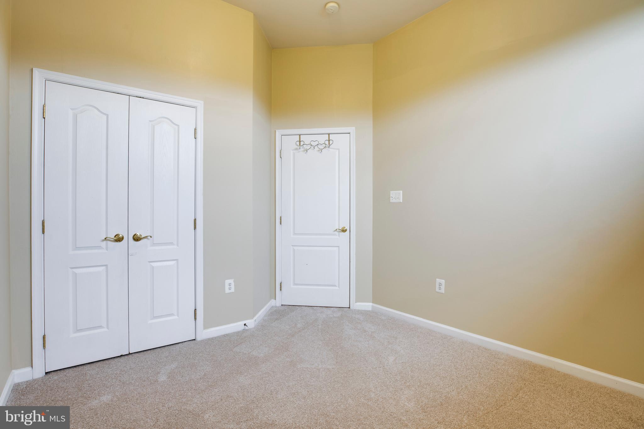 THE TOWNES AT VILLAGE PLACE - Residential