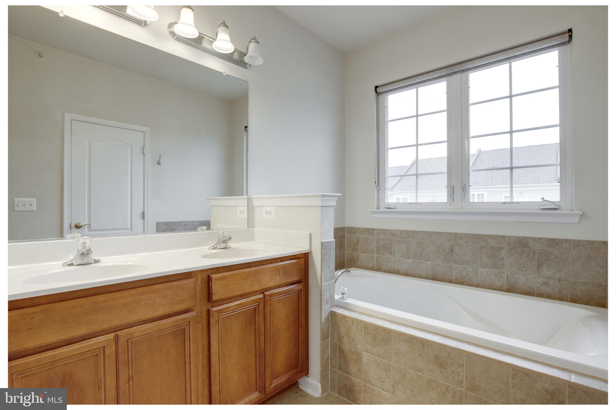 THE TOWNES AT VILLAGE PLACE - Residential