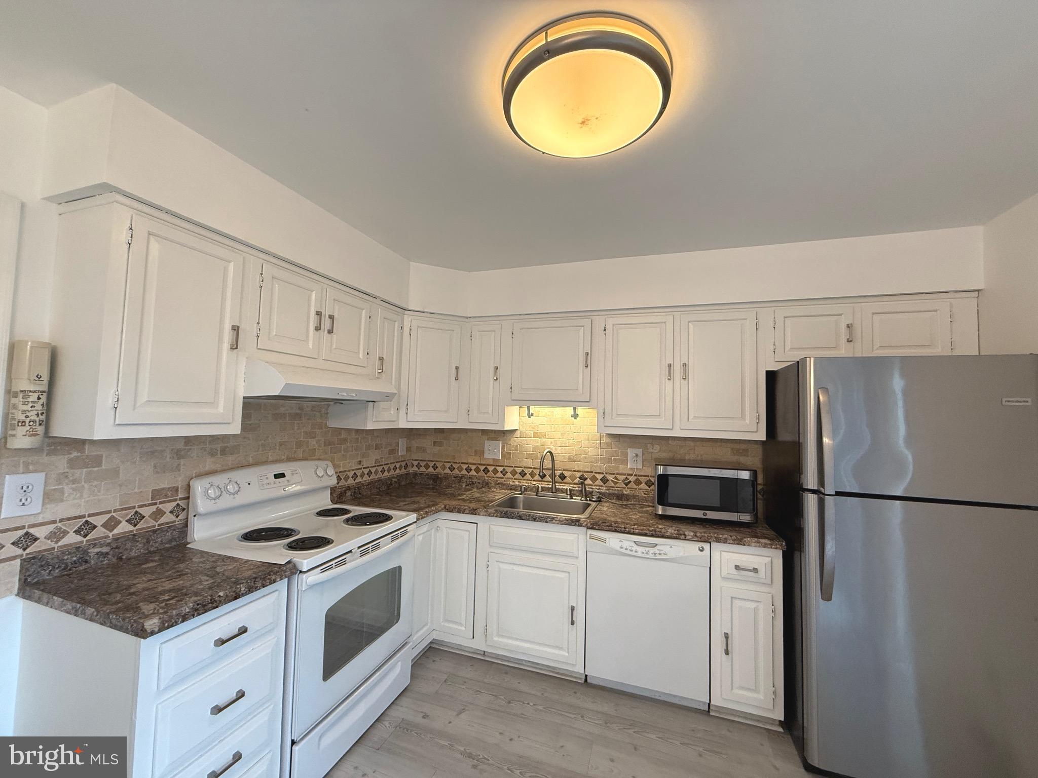 GREENVIEW VILLAGE - Residential Lease