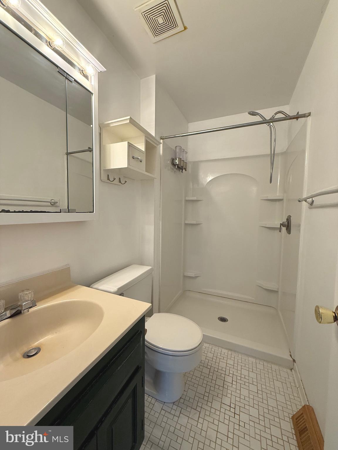 GREENVIEW VILLAGE - Residential Lease