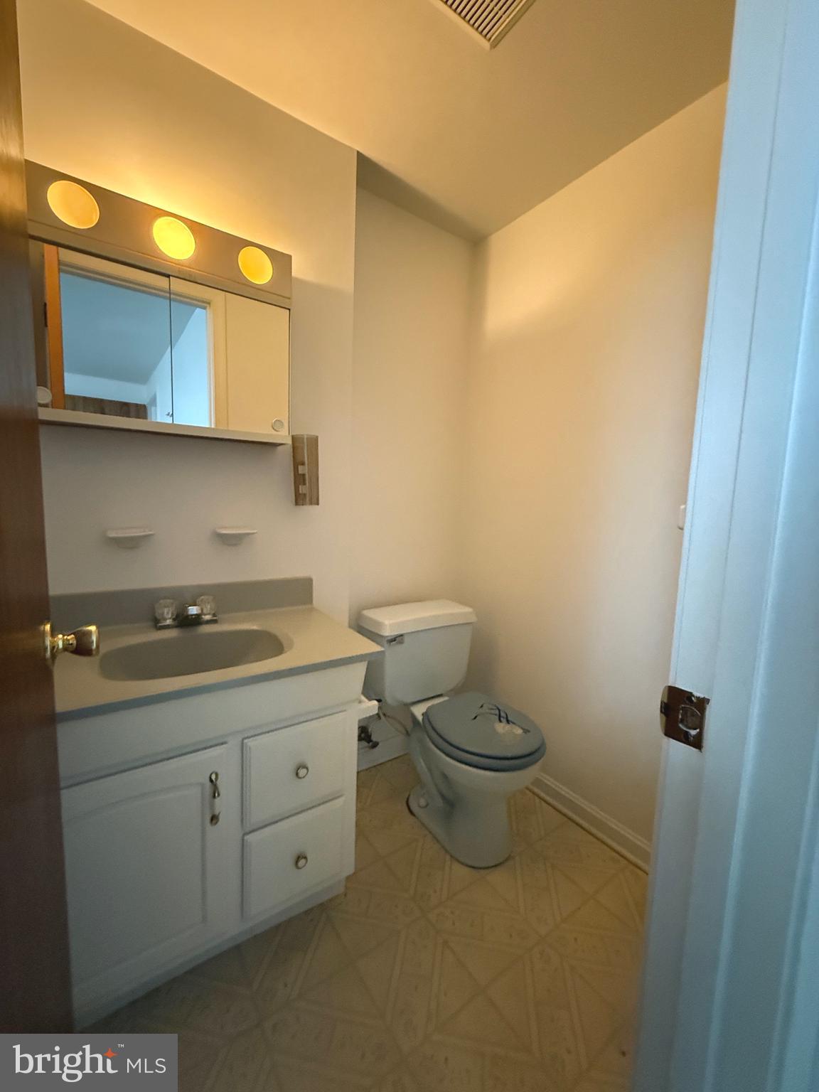 GREENVIEW VILLAGE - Residential Lease