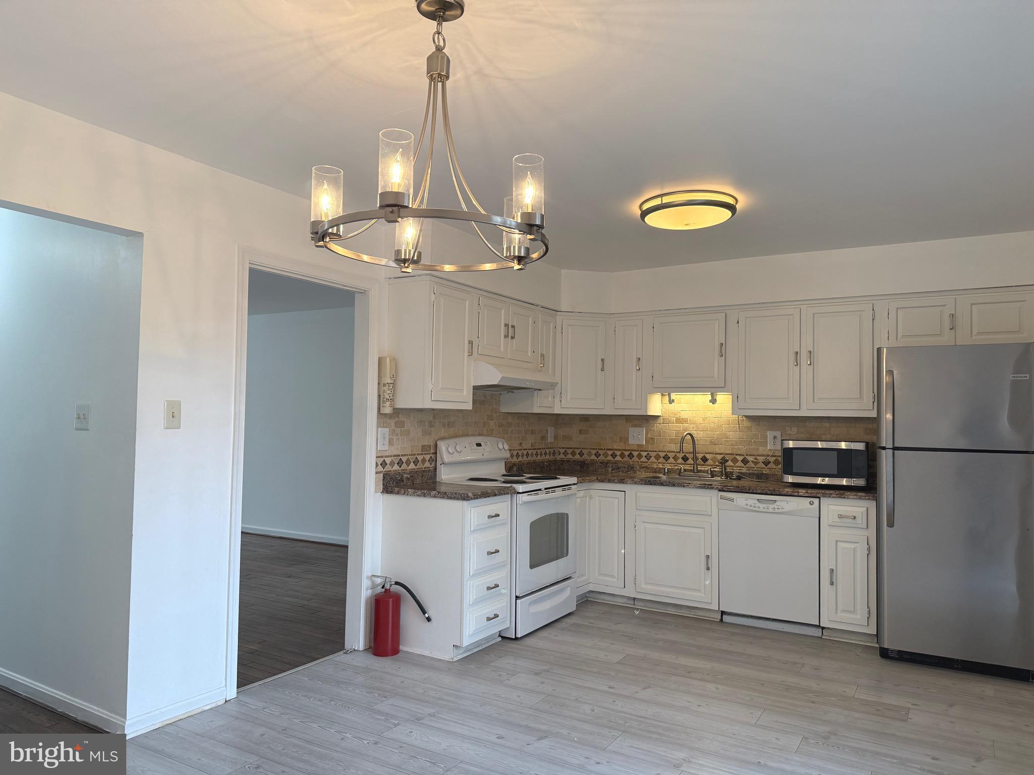 GREENVIEW VILLAGE - Residential Lease