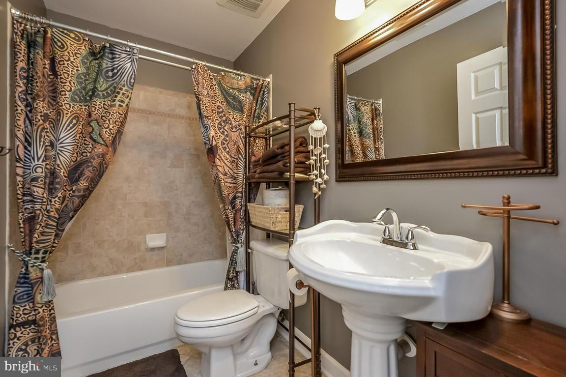 THE WILLOWS OF CROFTON - Residential