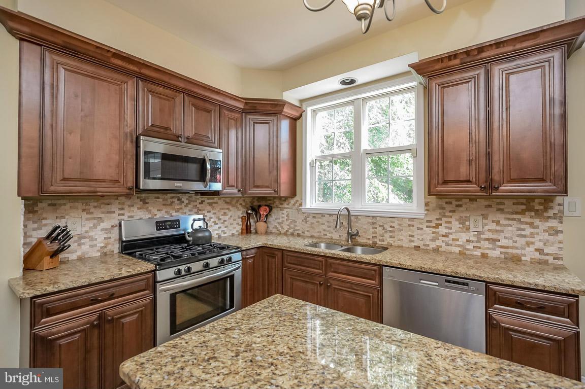 THE WILLOWS OF CROFTON - Residential