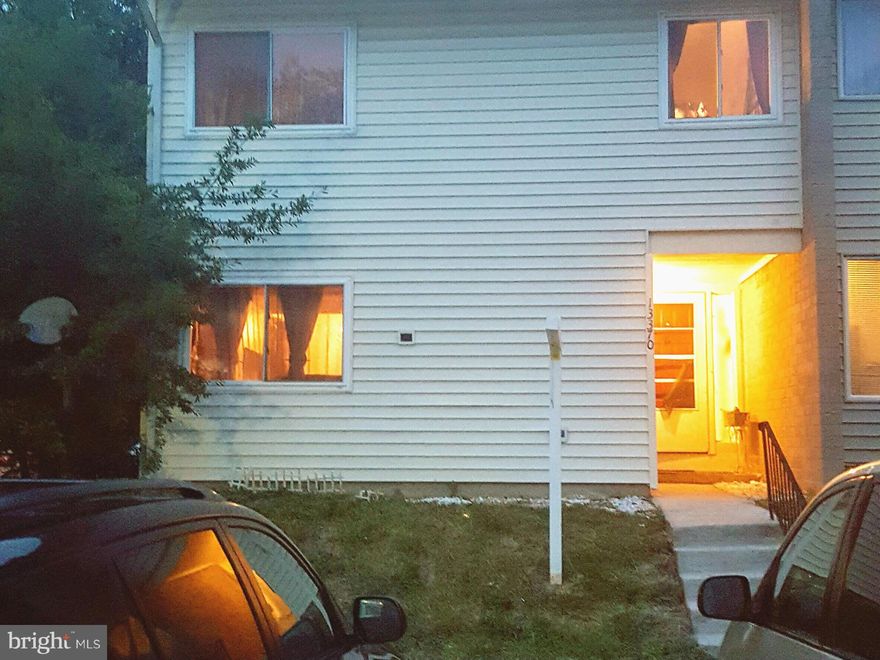 BEAUTIFUL END UNIT TOWNHOUSE!!! "" Living Area: 1,546 "" MUST SEE,NICE OPEN PLAN WITH PLENTY OF LIGHT. 3BED ROOM 2 AND 1 HAIF BATHROOM .WOOD FLOOR ,UPGRADE  KITCHEN  WITH GRANITE COUNTERTOP , STAINLESS APPLIANCES AND FREASH PAINT .WALK TO SHOPPING CENTER AND CLOSE TO DULLES AIRPORT