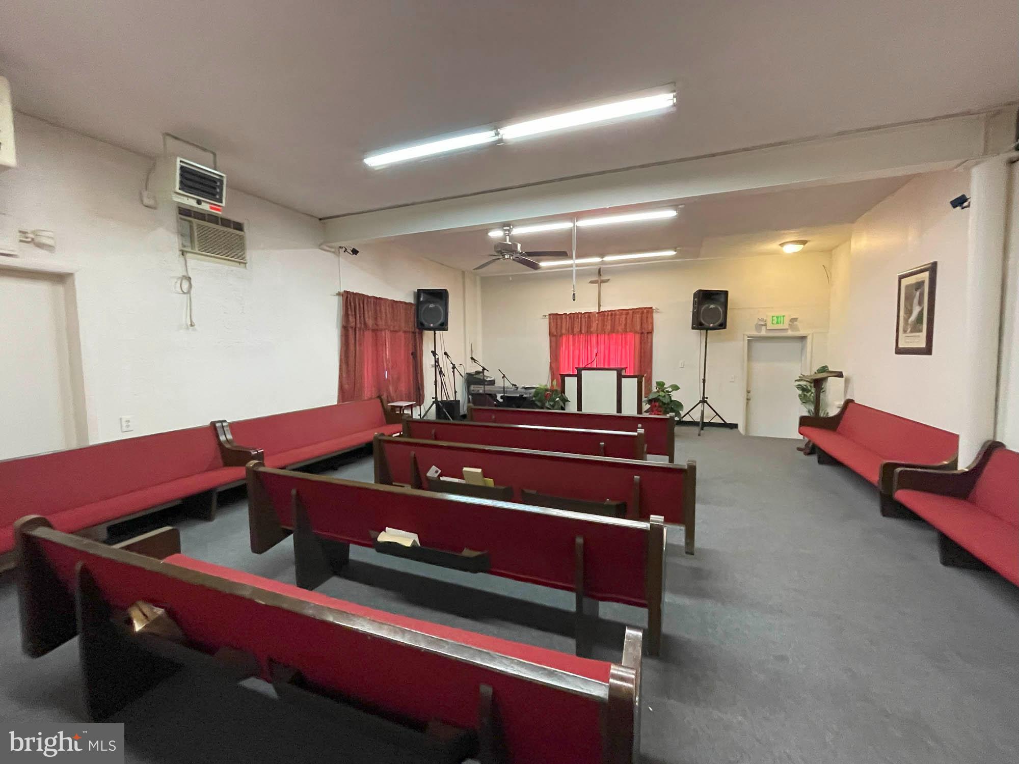 LAURAVILLE HISTORIC DISTRICT - Commercial Sale