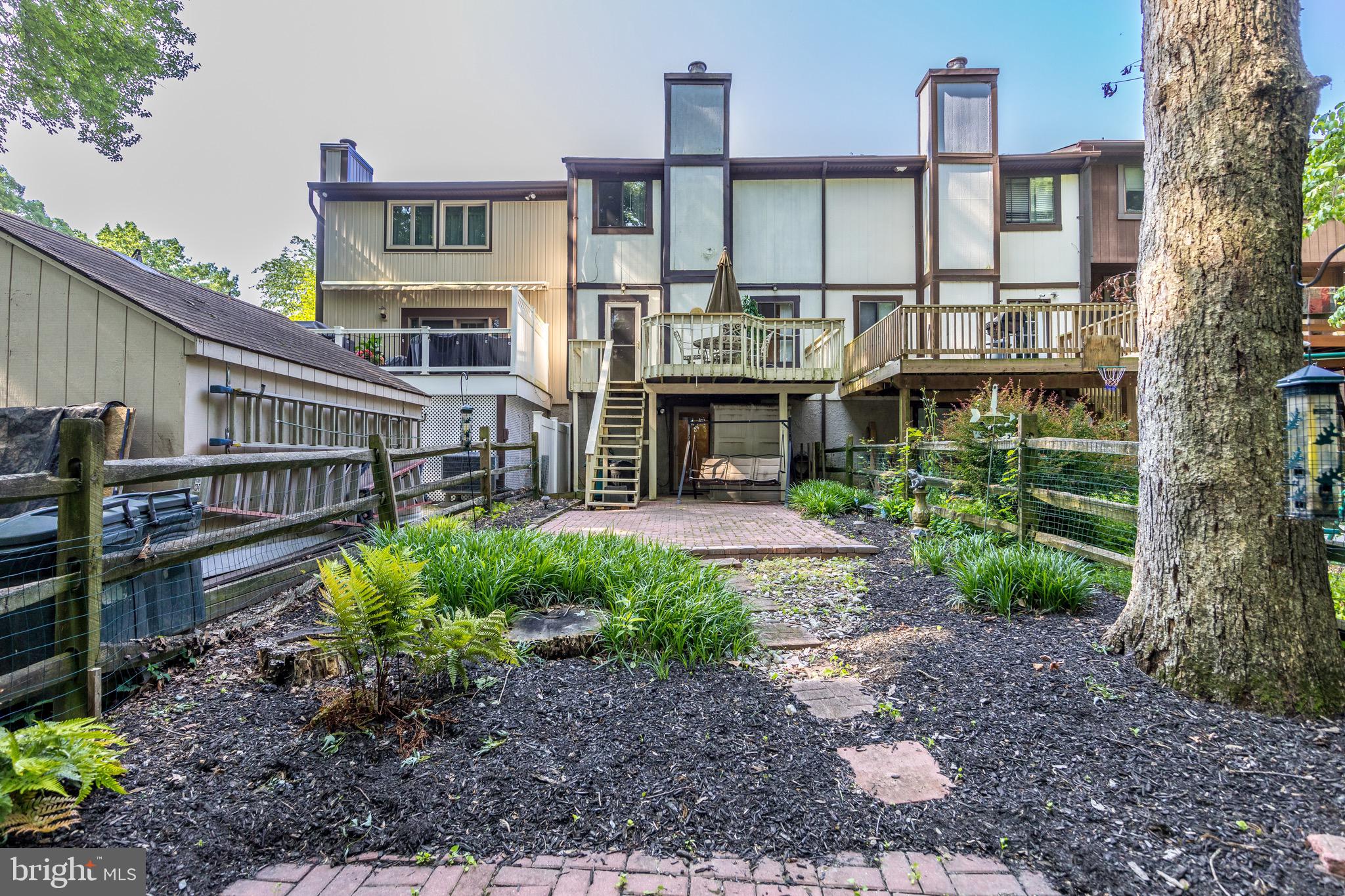 SEVEN COURTS - Residential
