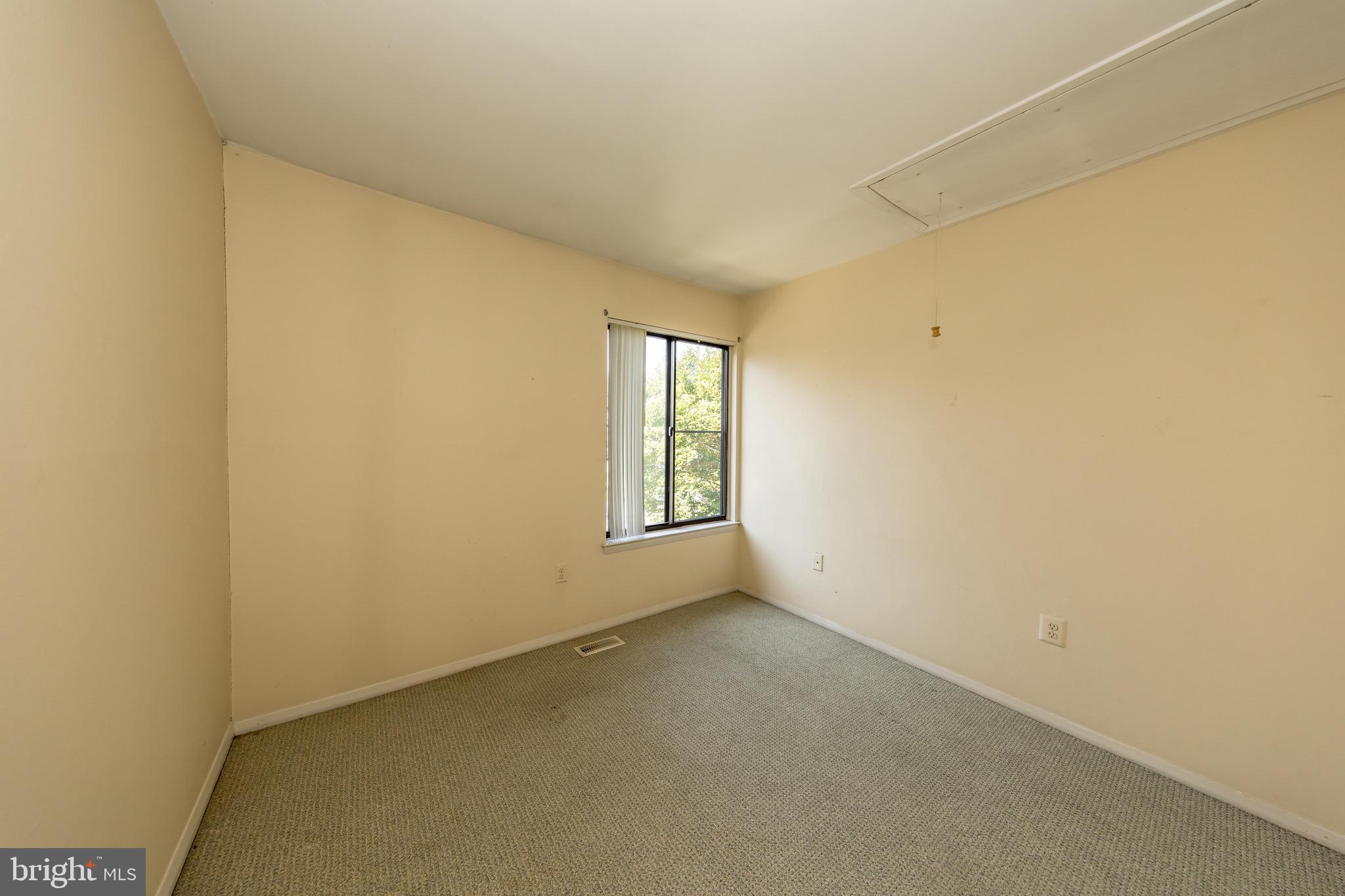 SEVEN COURTS - Residential