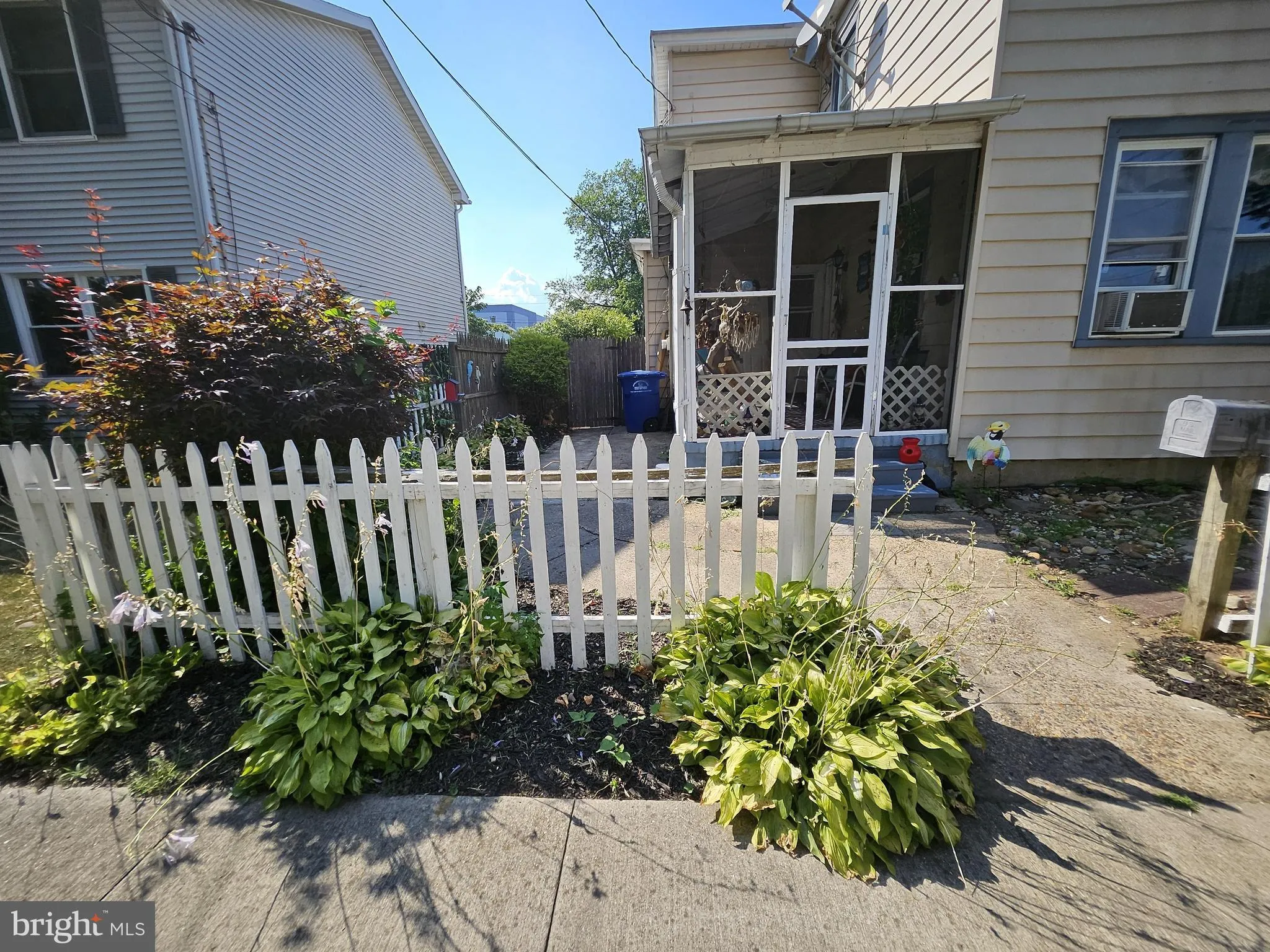 Florence, New Jersey 08518, United States, 3 Bedrooms Bedrooms, ,1 BathroomBathrooms,Residential,Pending,52628