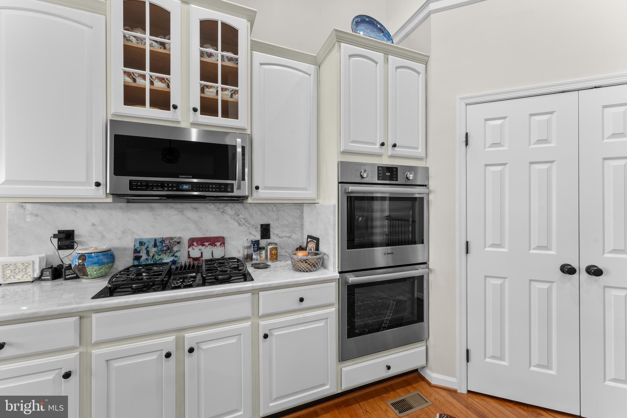 COUNTRY CLUB ESTATES - Residential