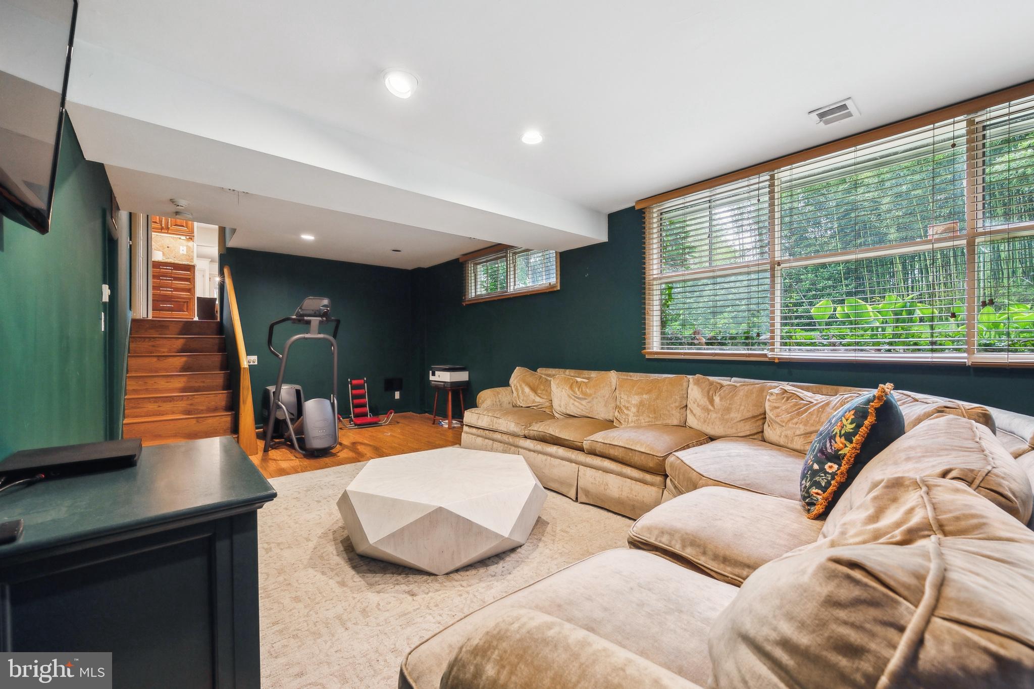 MEADOWBROOK - Residential