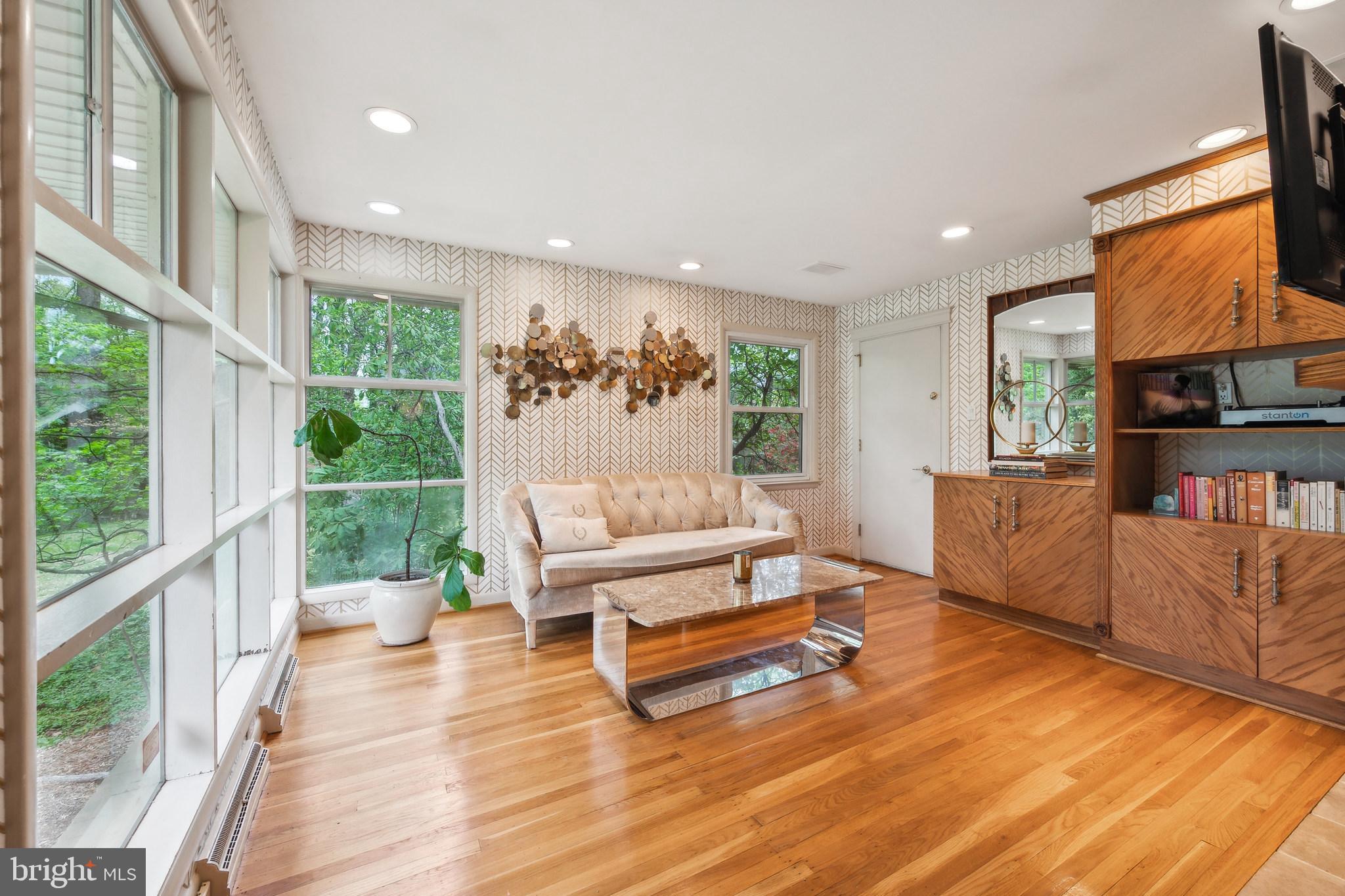 MEADOWBROOK - Residential
