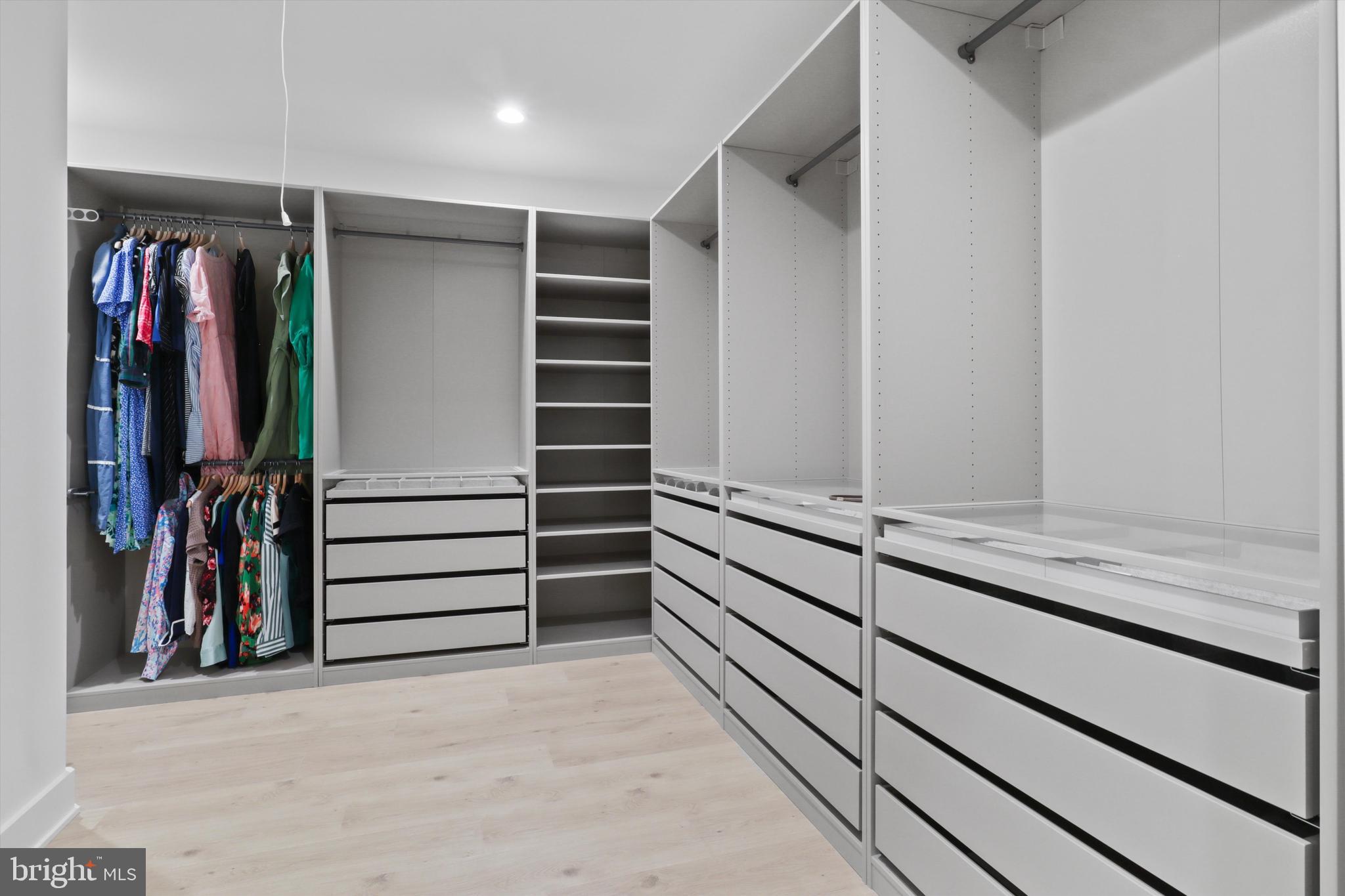 OAK VALLEY - Residential