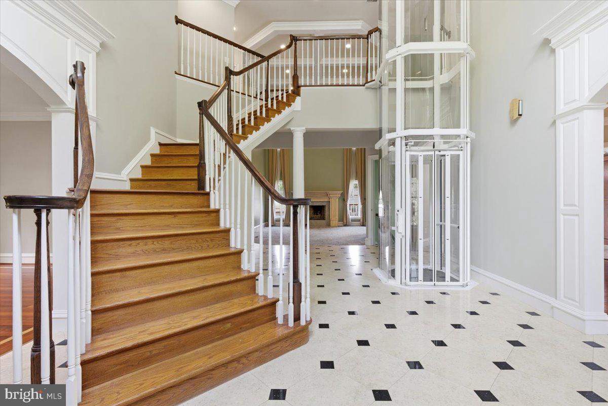 8813 OAK LEAF DRIVE