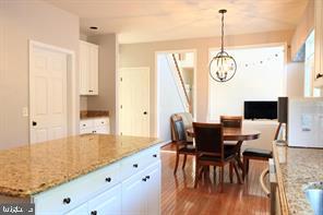 MIDDLE RUN CROSSIN - Residential Lease