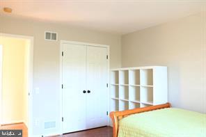 MIDDLE RUN CROSSIN - Residential Lease