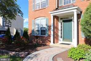 MIDDLE RUN CROSSIN - Residential Lease