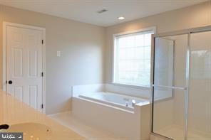 MIDDLE RUN CROSSIN - Residential Lease