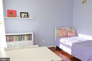 MIDDLE RUN CROSSIN - Residential Lease