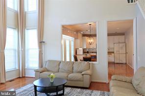 MIDDLE RUN CROSSIN - Residential Lease