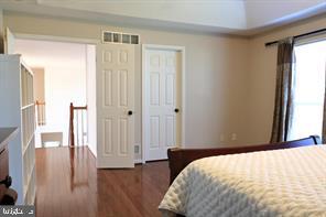 MIDDLE RUN CROSSIN - Residential Lease