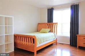 MIDDLE RUN CROSSIN - Residential Lease