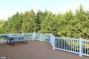 MIDDLE RUN CROSSIN - Residential Lease