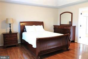 MIDDLE RUN CROSSIN - Residential Lease