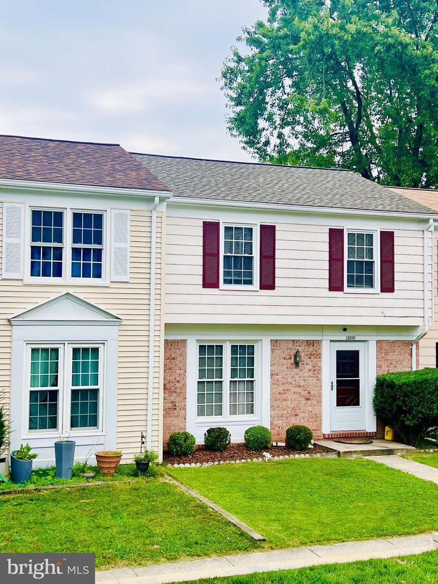 Great Location!
Beautiful and well maintained 4BR/2.5BA 3 level townhome for sale!
The kitchen is open to the dining room and features stainless steel appliances. . The laundry was relocated to the bedroom level.
The walkout basement leads to a lovely low maintenance and private fenced backyard/patio for entertaining.
New roof (2023) and Kitchen appliances (2022). 
Don't miss out on this one-of-a-kind townhome; call us and schedule your tour today!