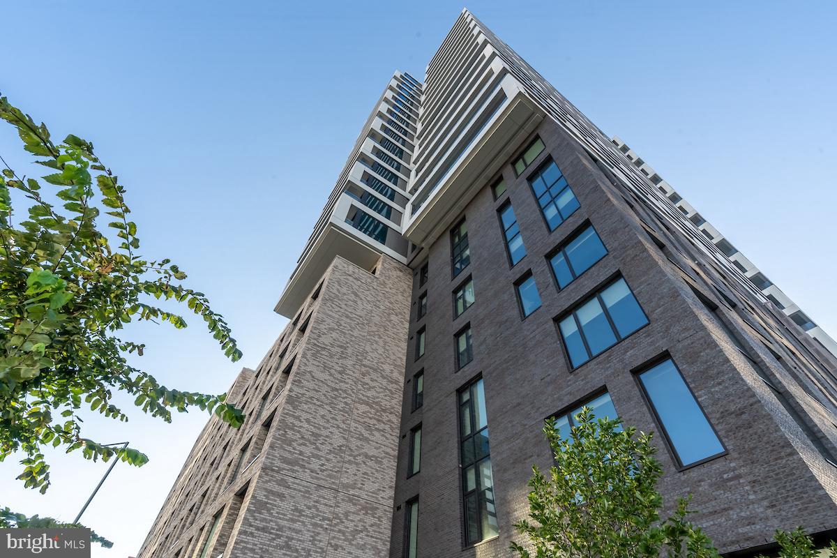 THE BORO TYSONS - Residential