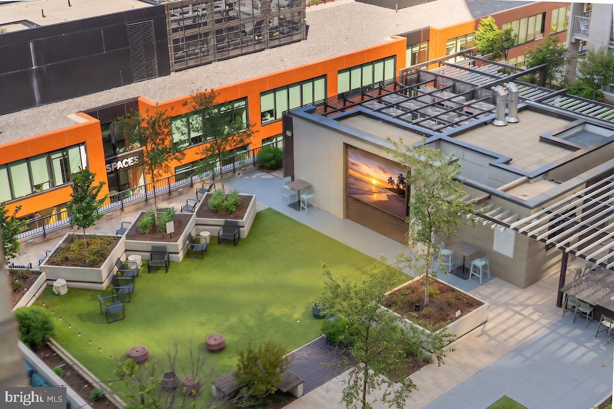THE BORO TYSONS - Residential