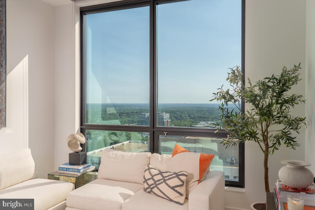 THE BORO TYSONS - Residential