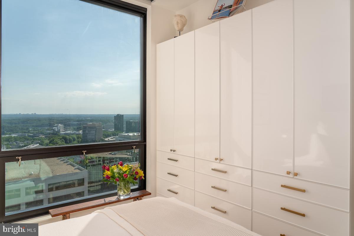 THE BORO TYSONS - Residential