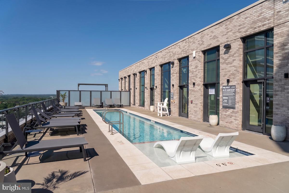THE BORO TYSONS - Residential